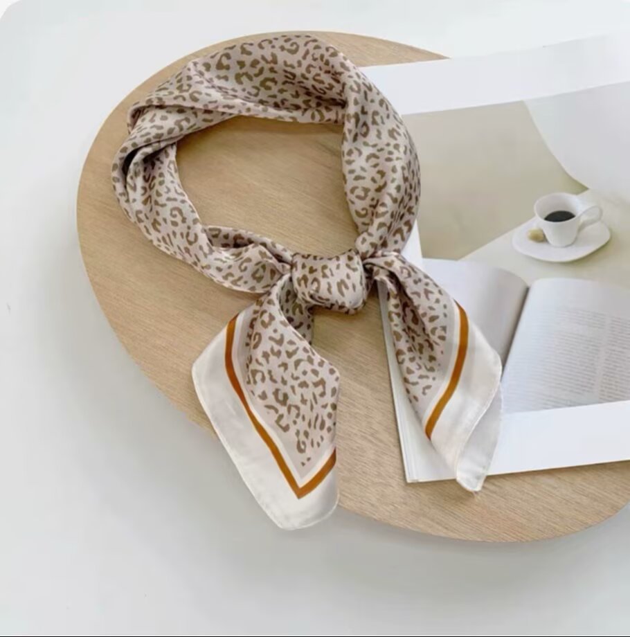 Pañuelo Cuadrado de Seda para Mujer | Accesorio Versátil para Cuello y Pelo | Regalo Ideal - Imagen 7
