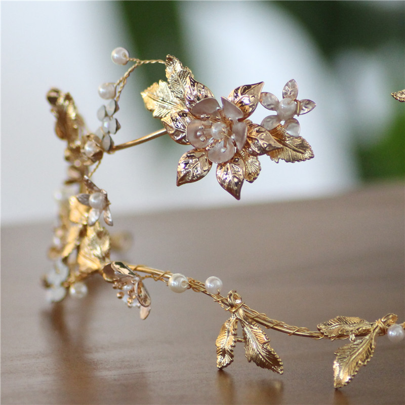 Joyería de Cabeza de Novia Asimétrica | Hecho a Mano | Diseño Único | Color Oro | Accesorio Nupcial | TiendasFR - Imagen 4