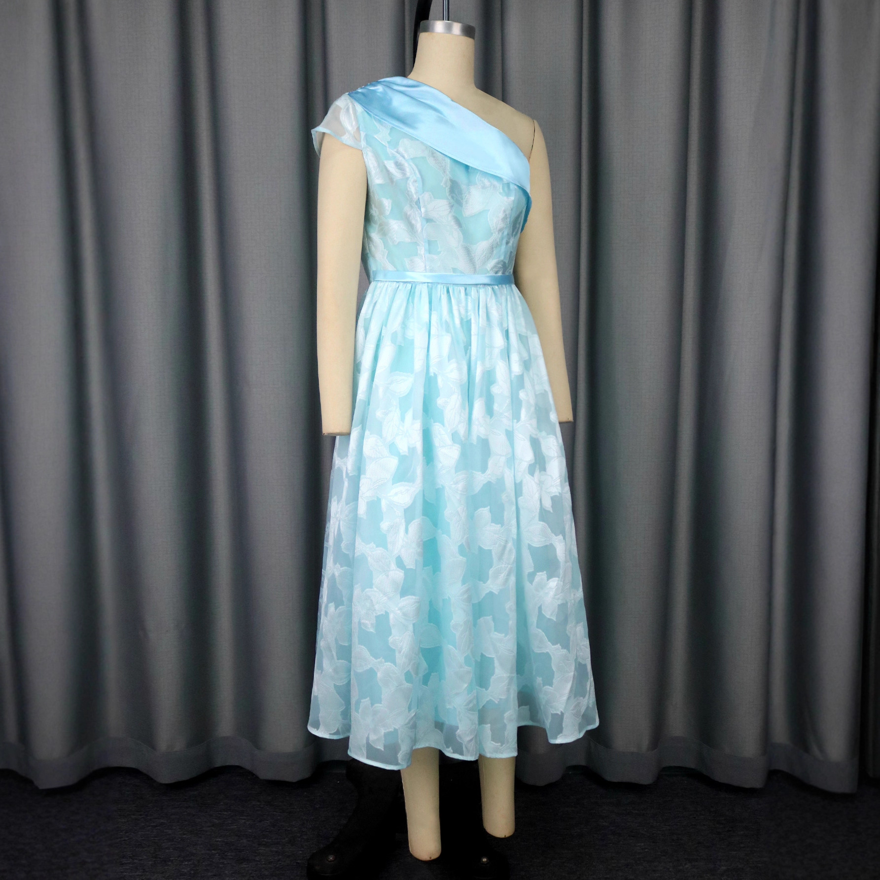 Vestido de Noche con Hombro Oblicuo y Contraste de Colores | Jacquard Elegante para Eventos - Imagen 6