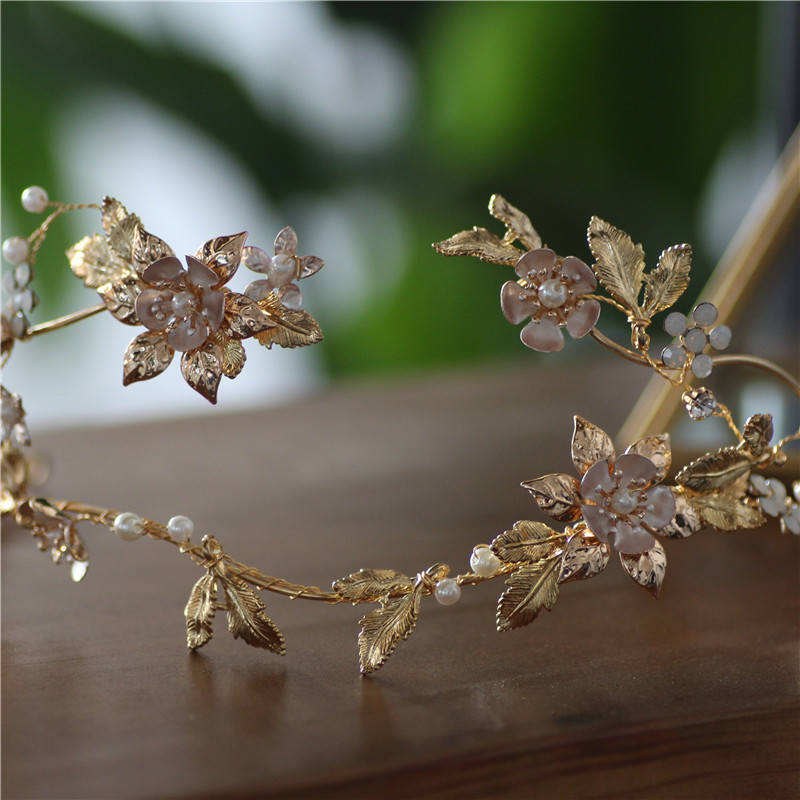Joyería de Cabeza de Novia Asimétrica | Hecho a Mano | Diseño Único | Color Oro | Accesorio Nupcial | TiendasFR - Imagen 3