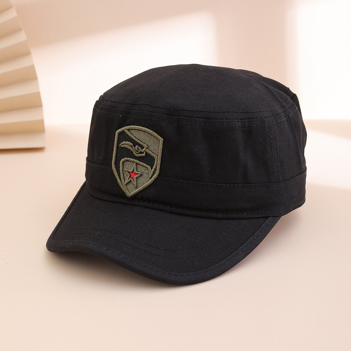 Sombrero Plano con Bordado de Cuchillo Curvo y Estrella Roja | Estilo Militar - Imagen 5