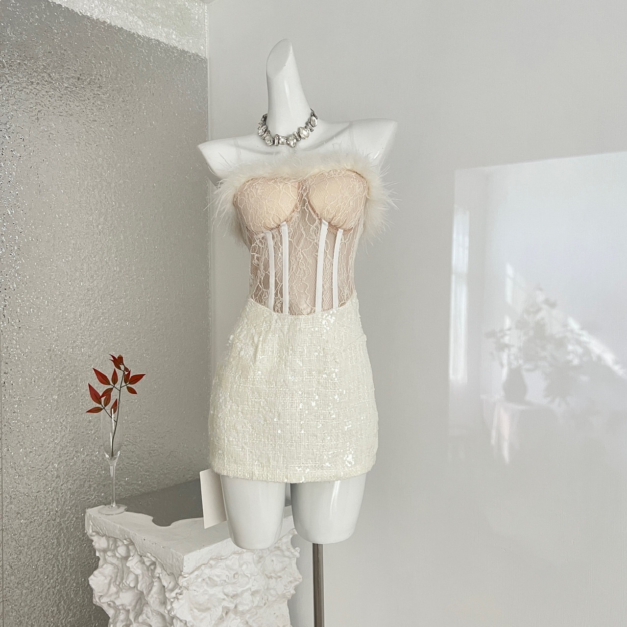 Vestido Strapless Bodycon con Encaje y Lentejuelas | Mini Elegante con Ribete de Piel | Fiestas - Imagen 3