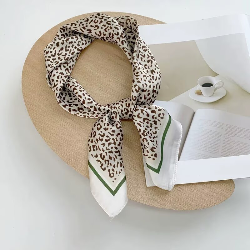 Pañuelo Cuadrado de Seda para Mujer | Accesorio Versátil para Cuello y Pelo | Regalo Ideal