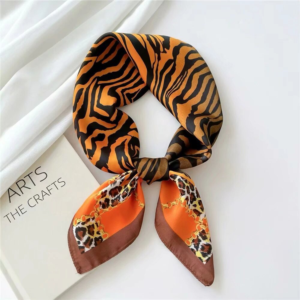 Pañuelo Cuadrado de Seda para Mujer | Accesorio Versátil para Cuello y Pelo | Regalo Ideal - Imagen 5
